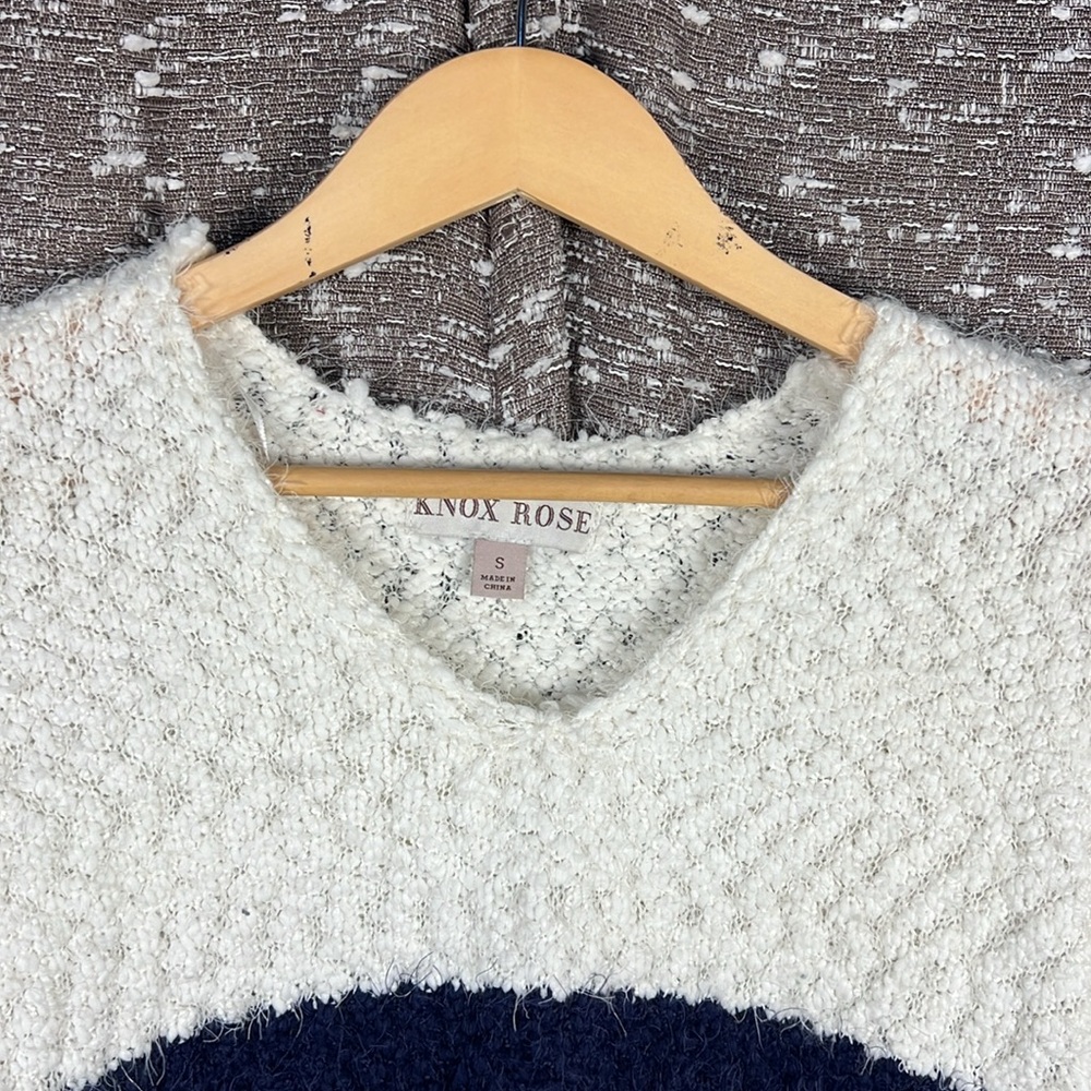 Knox Rose Sweaters V-Neck Eyelash Striped Sweater Blue and White Size Small - Picture 3 of 11
